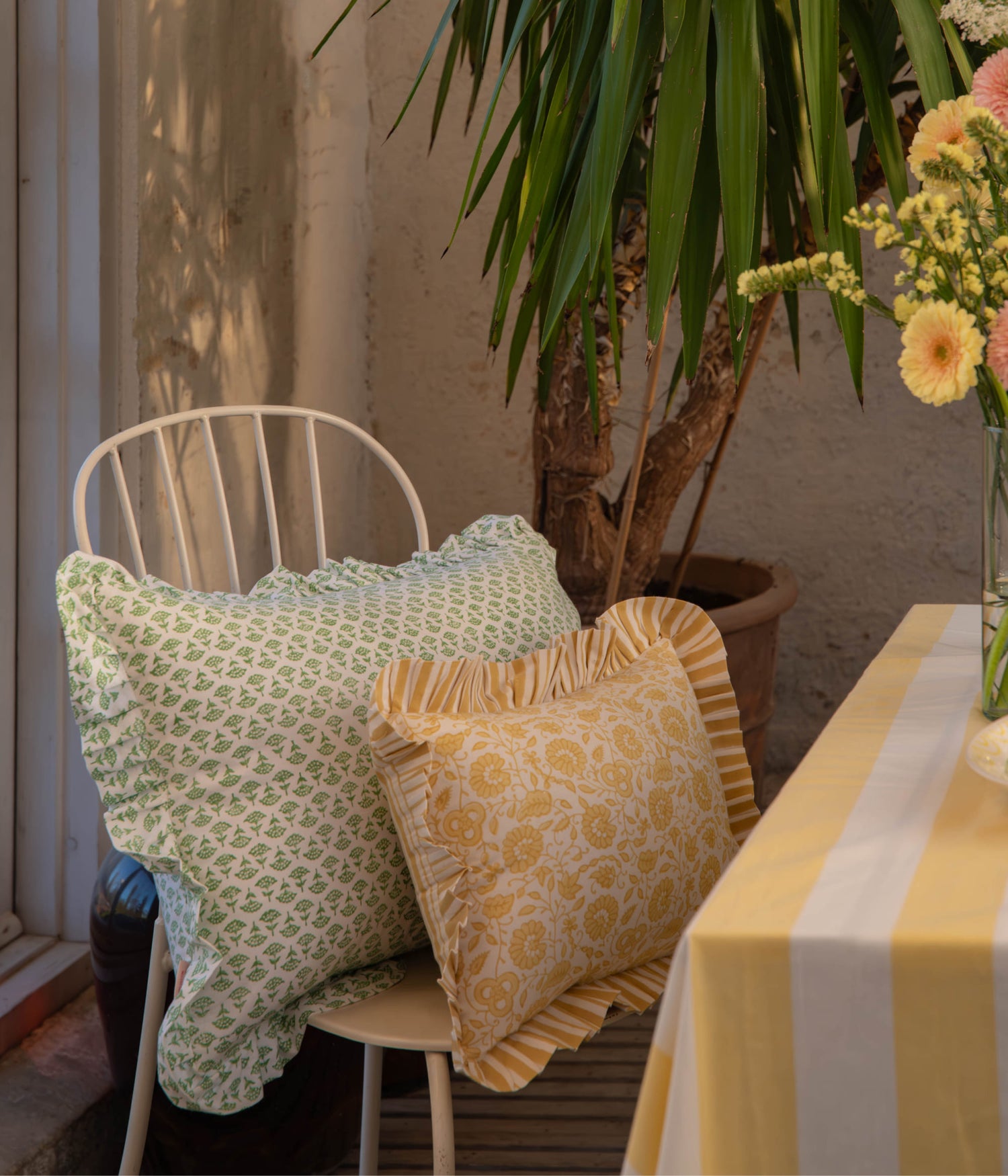 Petal Cushion - Green 40x60 cm