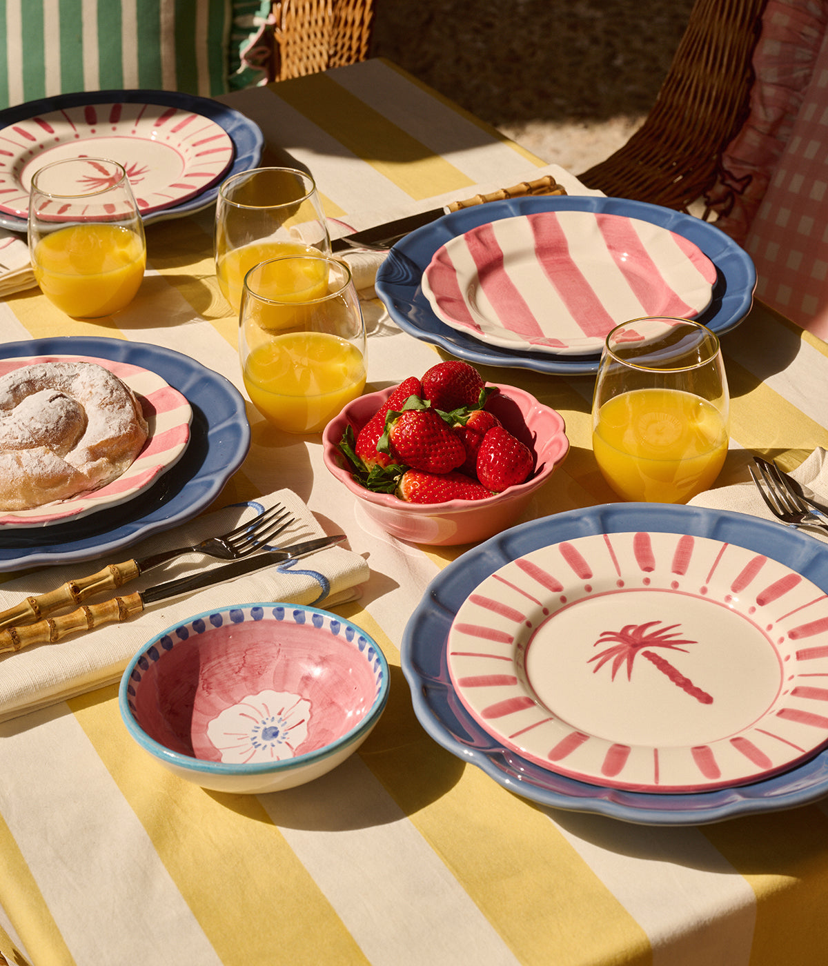 Cannes assiett - Mörkrosa 22 cm