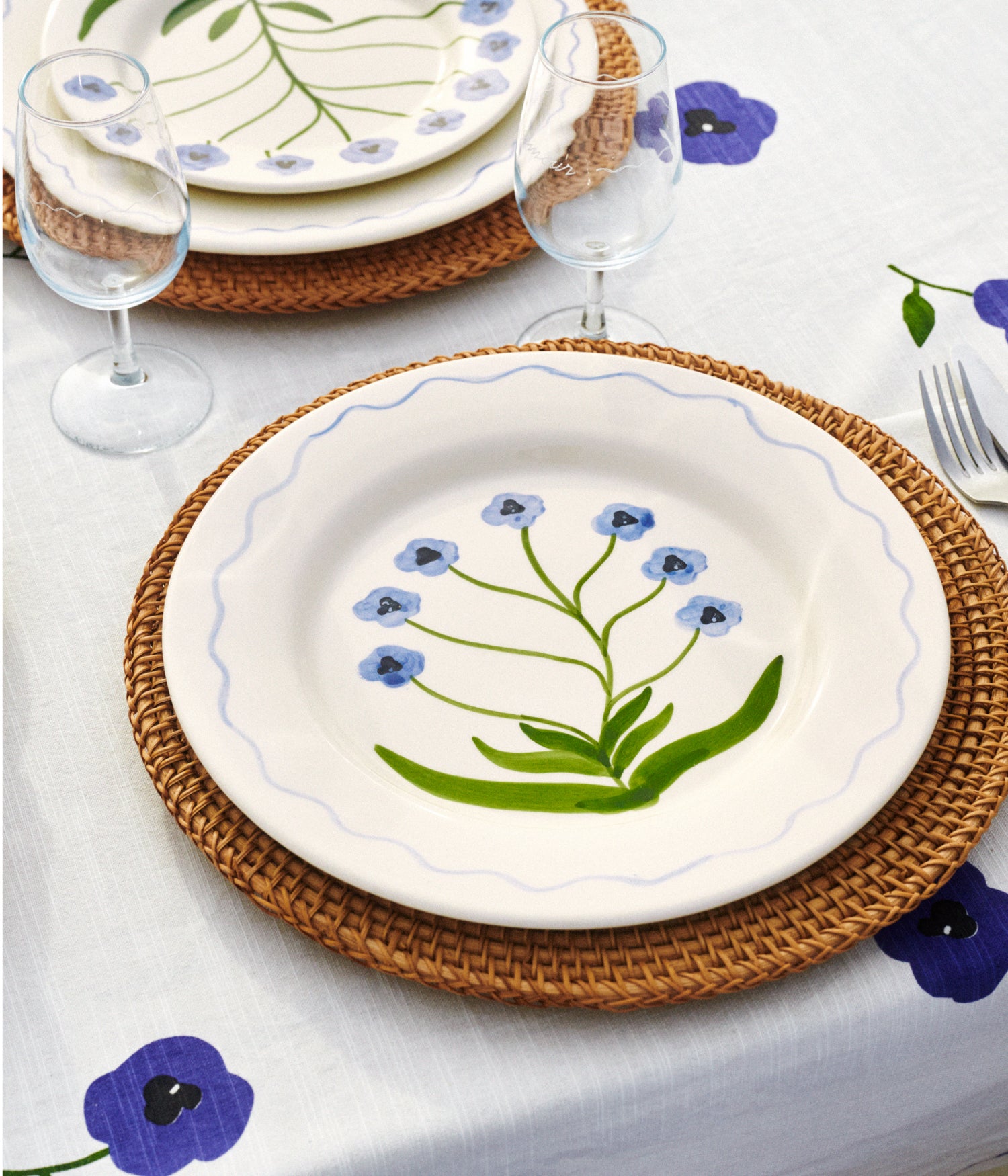 Madelen Möllard Pansy Dinner plate - Blue 28 cm