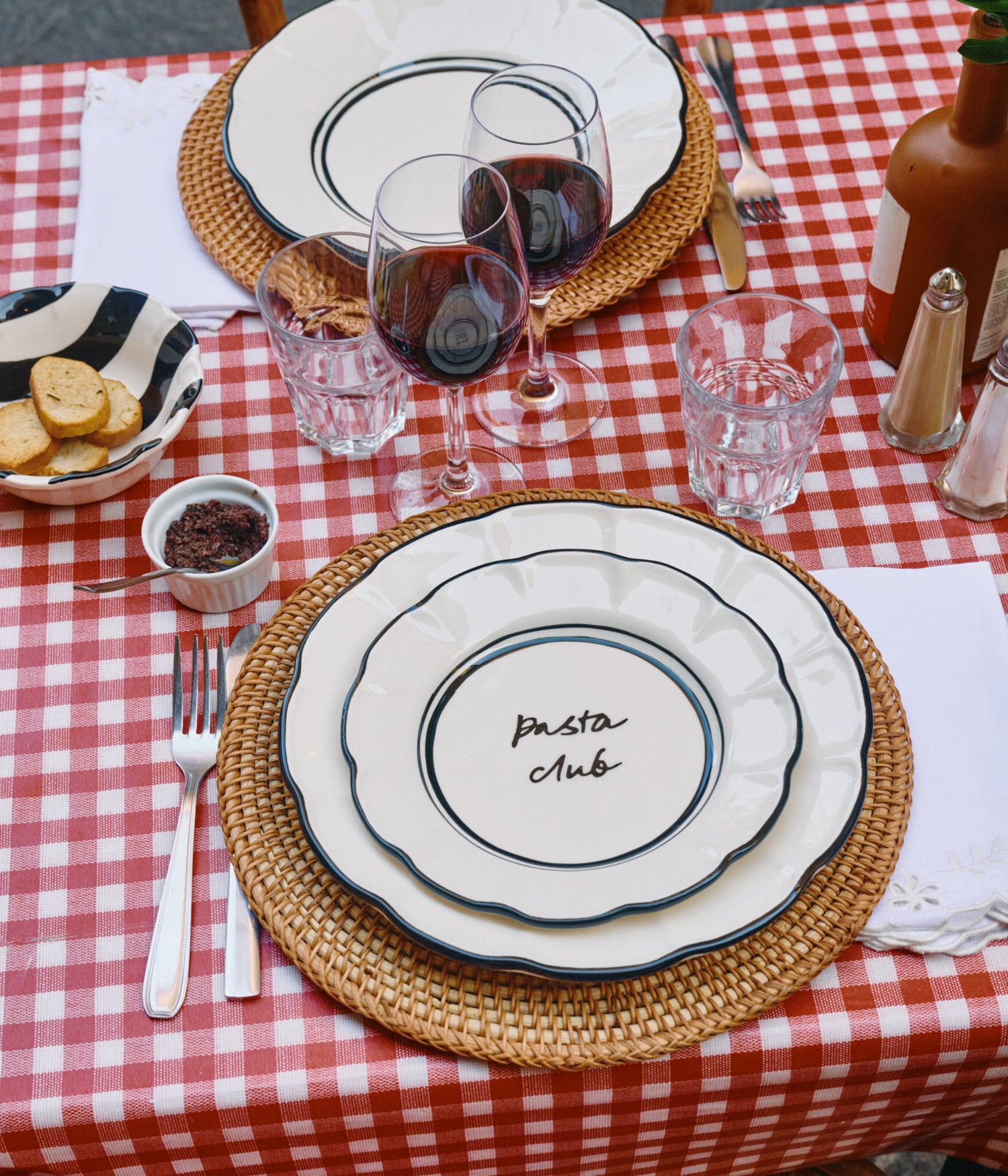 Bistro Assiett - Black 21.5 cm