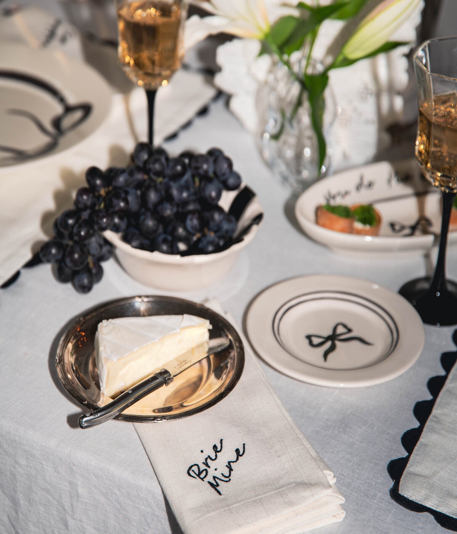 Bow Tapastallrik - Svart 15 cm