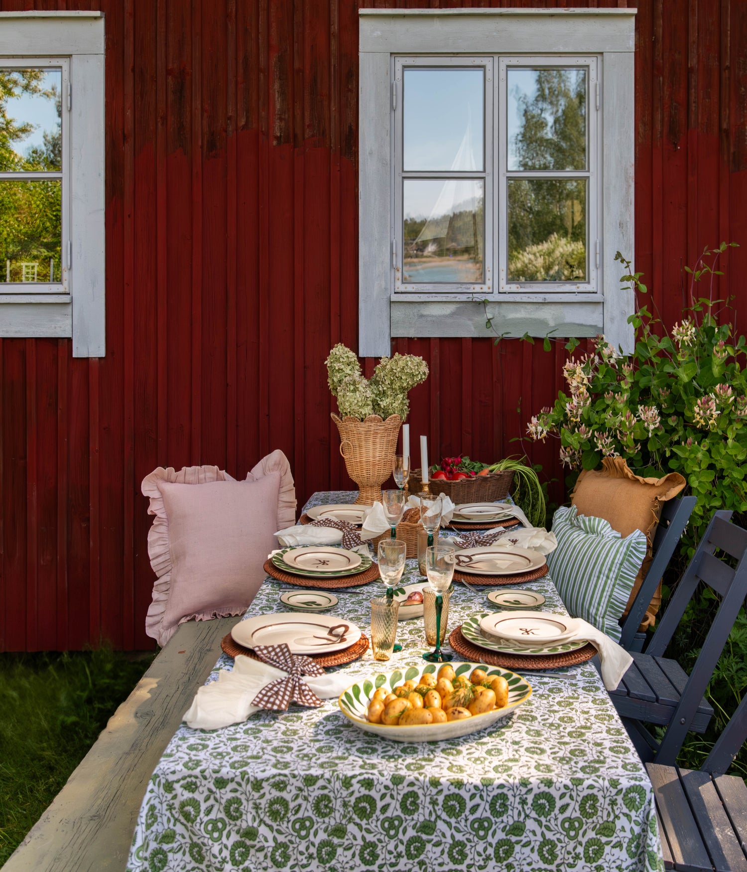 Scallop Rattan Vase - Natural 30x31 cm