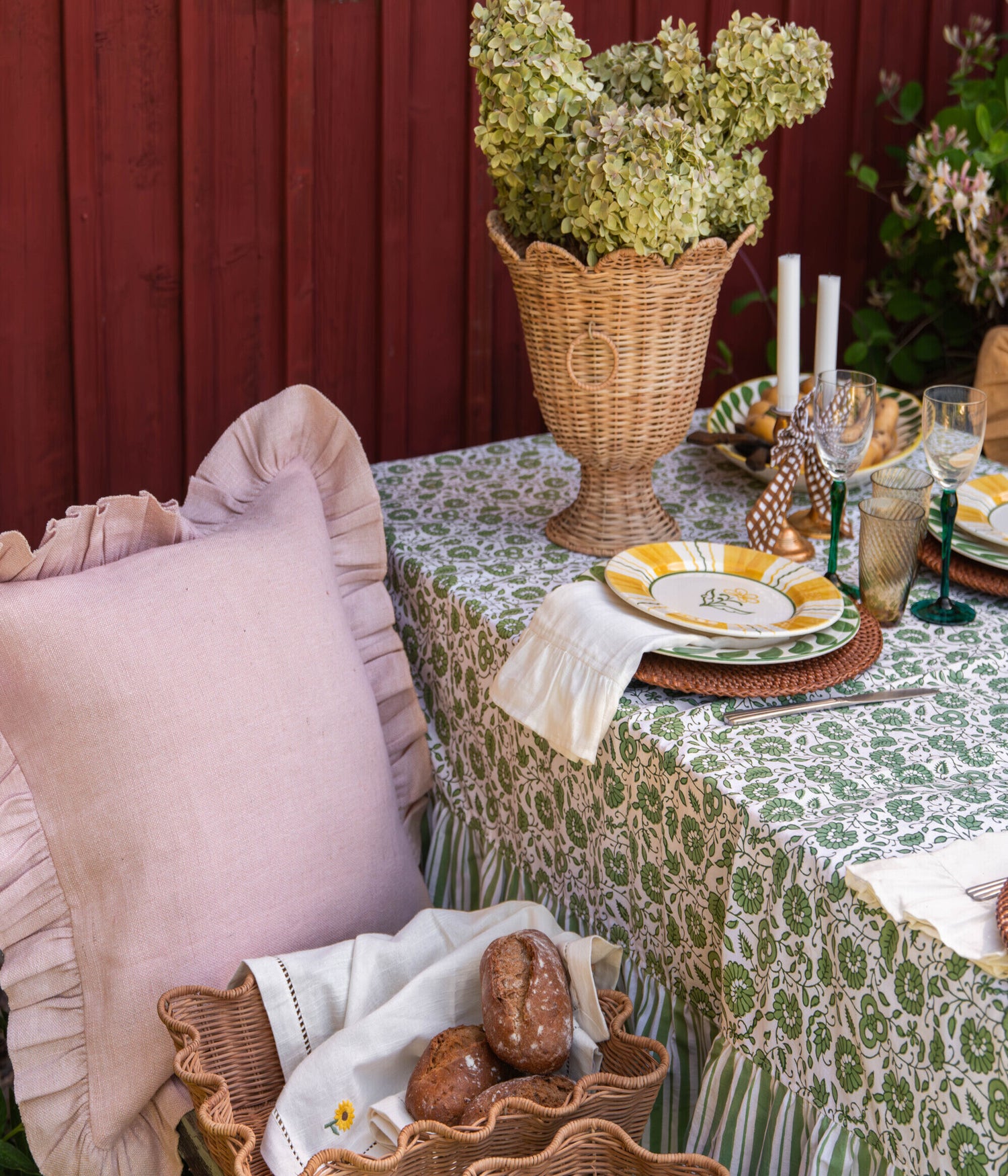 Scallop Rattan Vase - Natural 30x31 cm